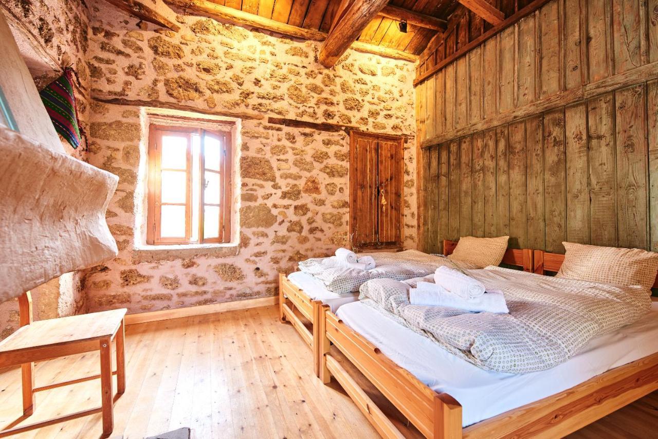 Elisson Hostel Krioneri  ภายนอก รูปภาพ