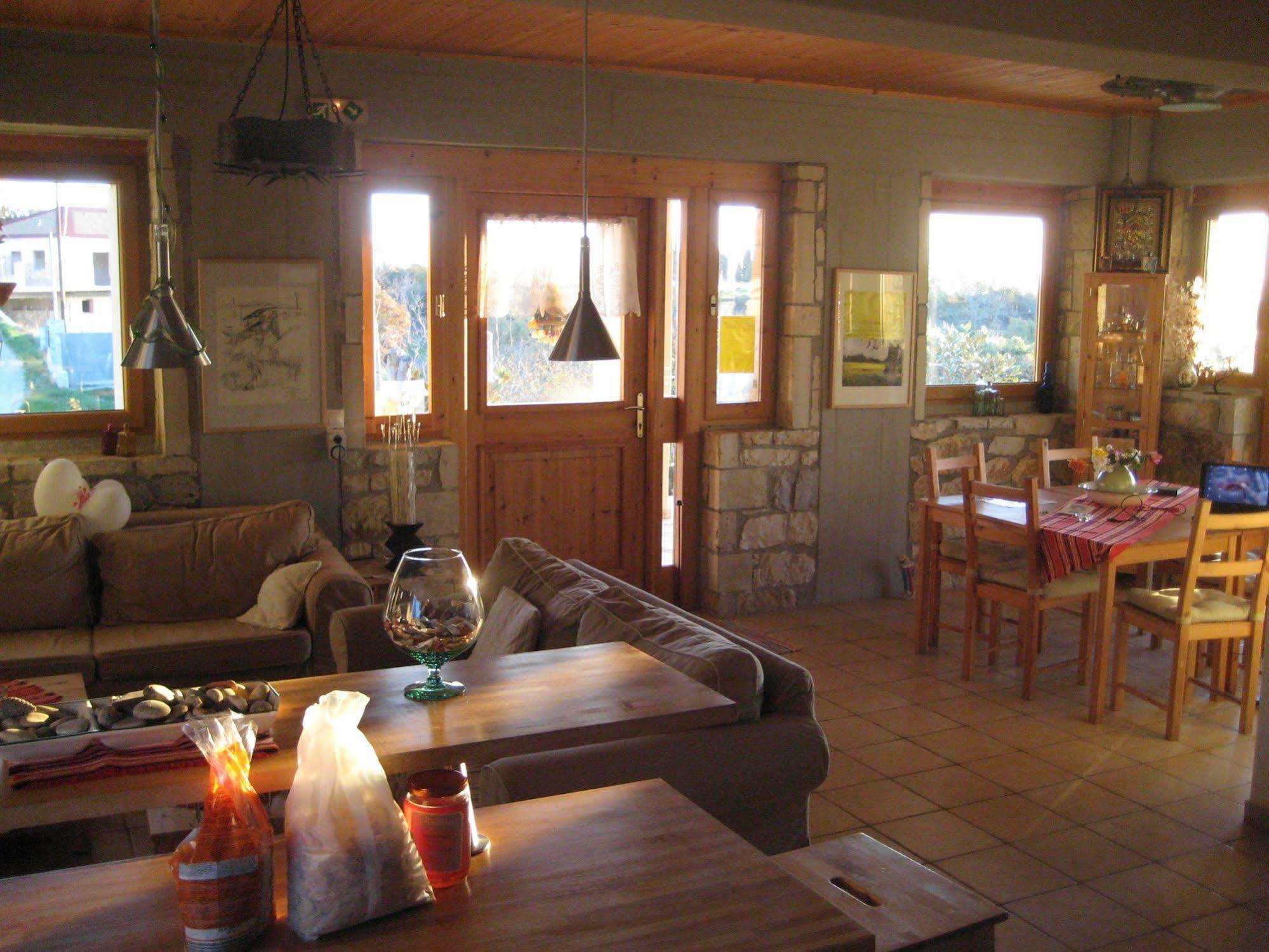Elisson Hostel Krioneri  ภายนอก รูปภาพ
